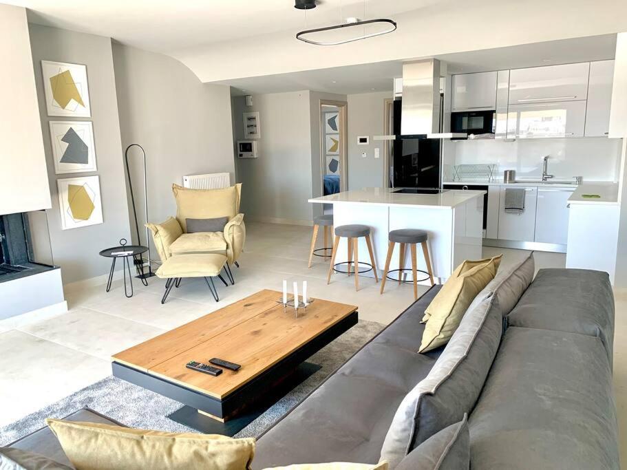 Fab New Flat In Central Athens W/ Acropolis Views Bagian luar foto